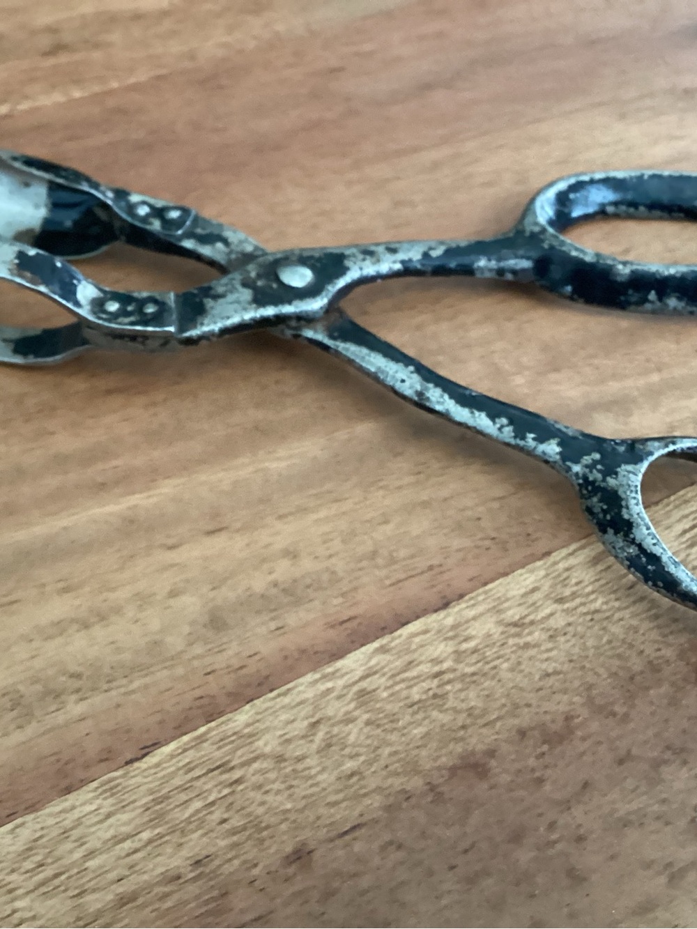 Vtg. Early 20th Century Pineapple Eye Remover Scissors with a spoon shape blade - Picture 2 of 3